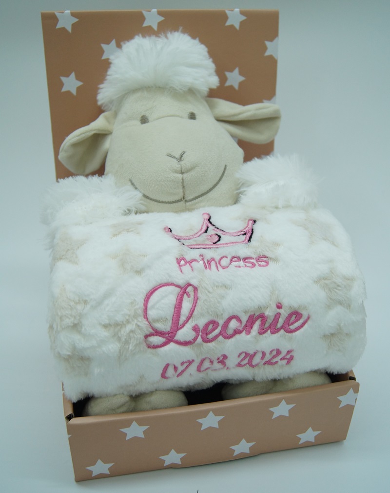 Geschenkset – Babydecke mit Namen + Beige – Schaf