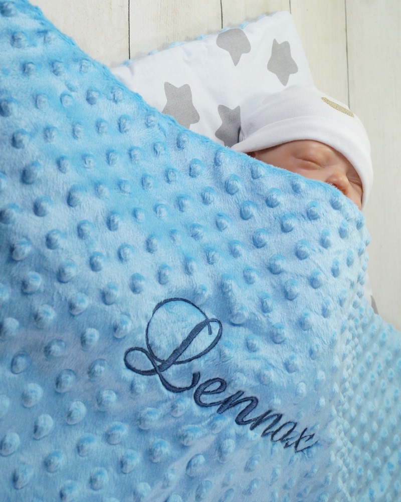 Zweilagige Babydecke mit Namen – Hellblau