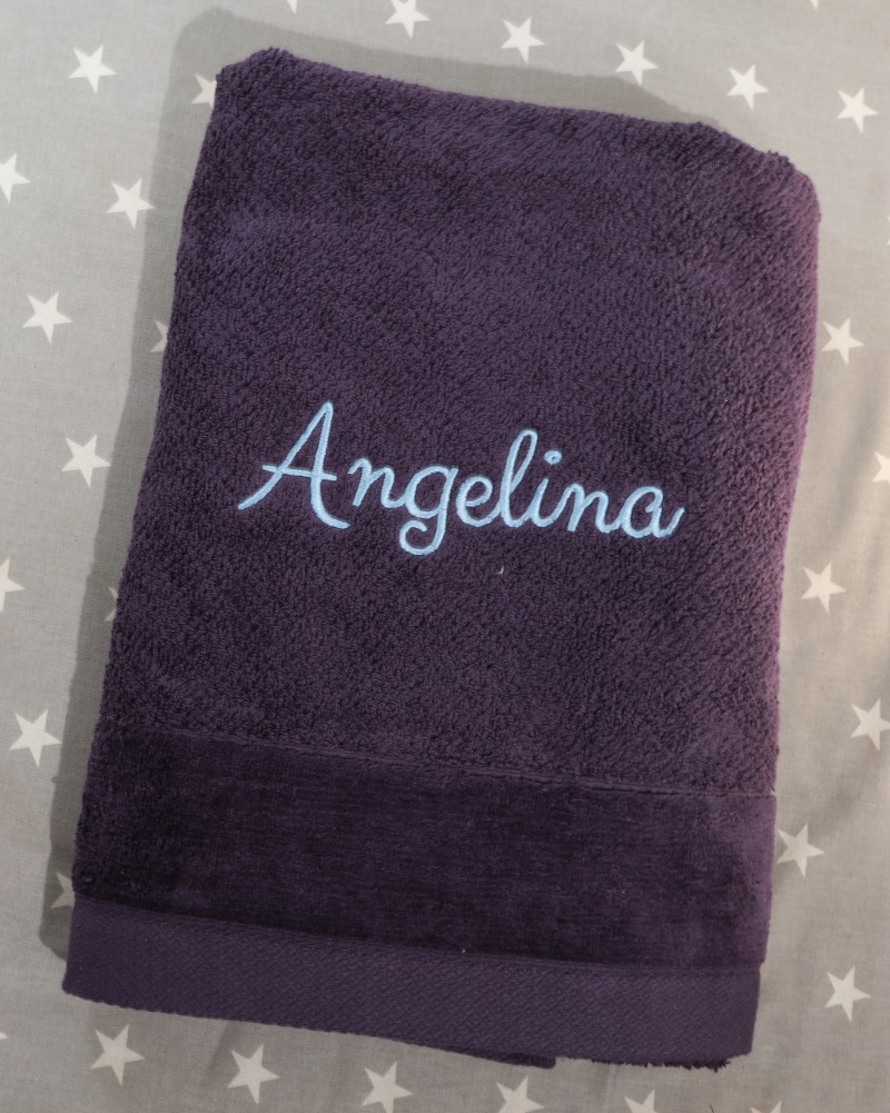 Handtuch mit Namen – Violett – 50×90